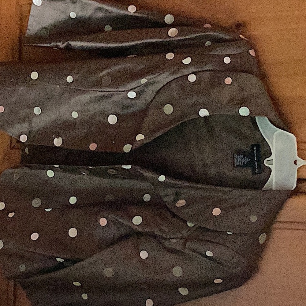 Very nice 100% Silk Spenser Jeremy suit like new. Suit/pastel colored dots.